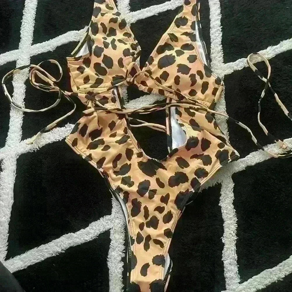 COPY - New one piece Leopard high cut Brazilian yellow /blackwhite swim suit M/L - Picture 3 of 7
